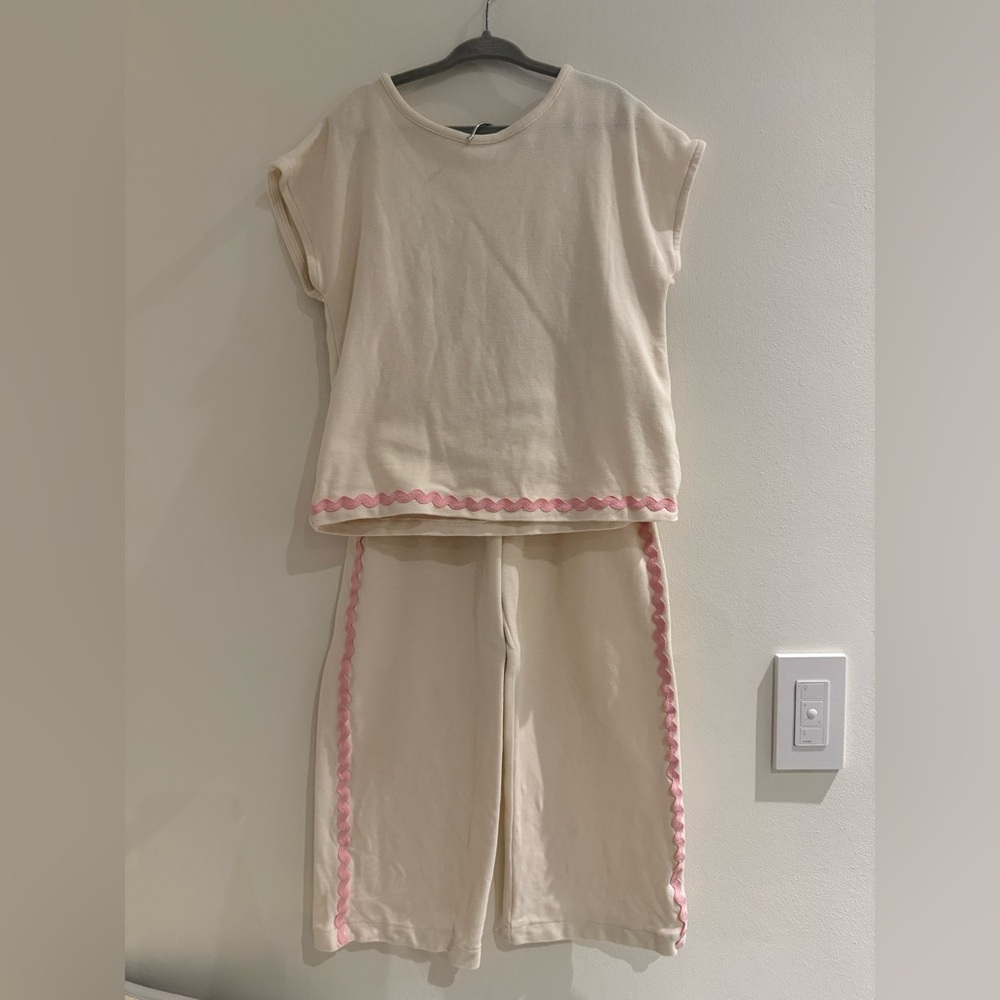 Zara Cream Set with Pink Accents